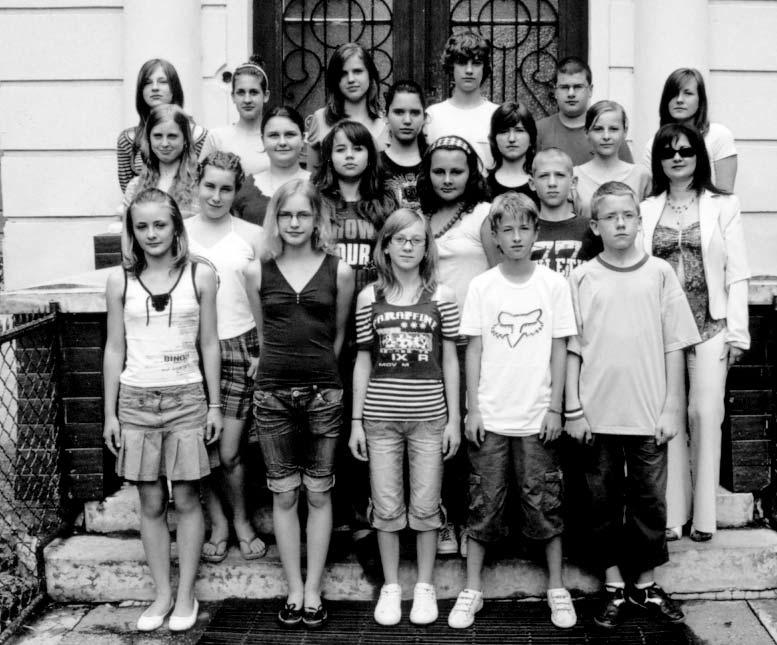 OSZTÁLYAINK A 2007/2008-AS TANÉVBEN III. OSZTÁLYFÕNÖK: PaedDr. FARKAS ADRIANNA 1. Bese Anikó 12. Sólymos Karin 2. Bodoki Piroska 13. Szabó Erzsébet 3. Dobre Barbara 14. Szabó László 4.
