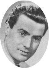 színész. 1936-ban lett ösztöndíjasa az Operaháznak, Giacomo Puccini Pillangókisasszony című operájában, a császári tisztként debütált. Élete első komolyabb szerepét 1936.