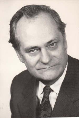 (A kép forrása: Liszt Ferenc Zeneművészeti Egyetem) zeneakadémiai tanár, karnagy, zenei író, műkritikus, korrepetitor.