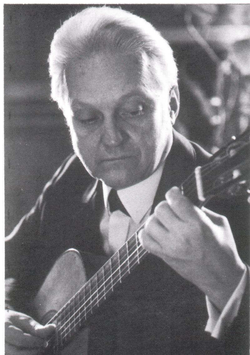 - Szendrey-Karper László (Budapest, 1932. I. 28. Budapest, 1991. II. 12.) gitárművész, főiskolai tanár.