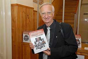 Válogatott ÉLETEIM c. könyvével (www.szentesinfo.hu) Fúvószenei Szövetség alapító elnöke, 1998-tól örökös elnöke, zenei ismeretterjesztő könyvek szerzője.