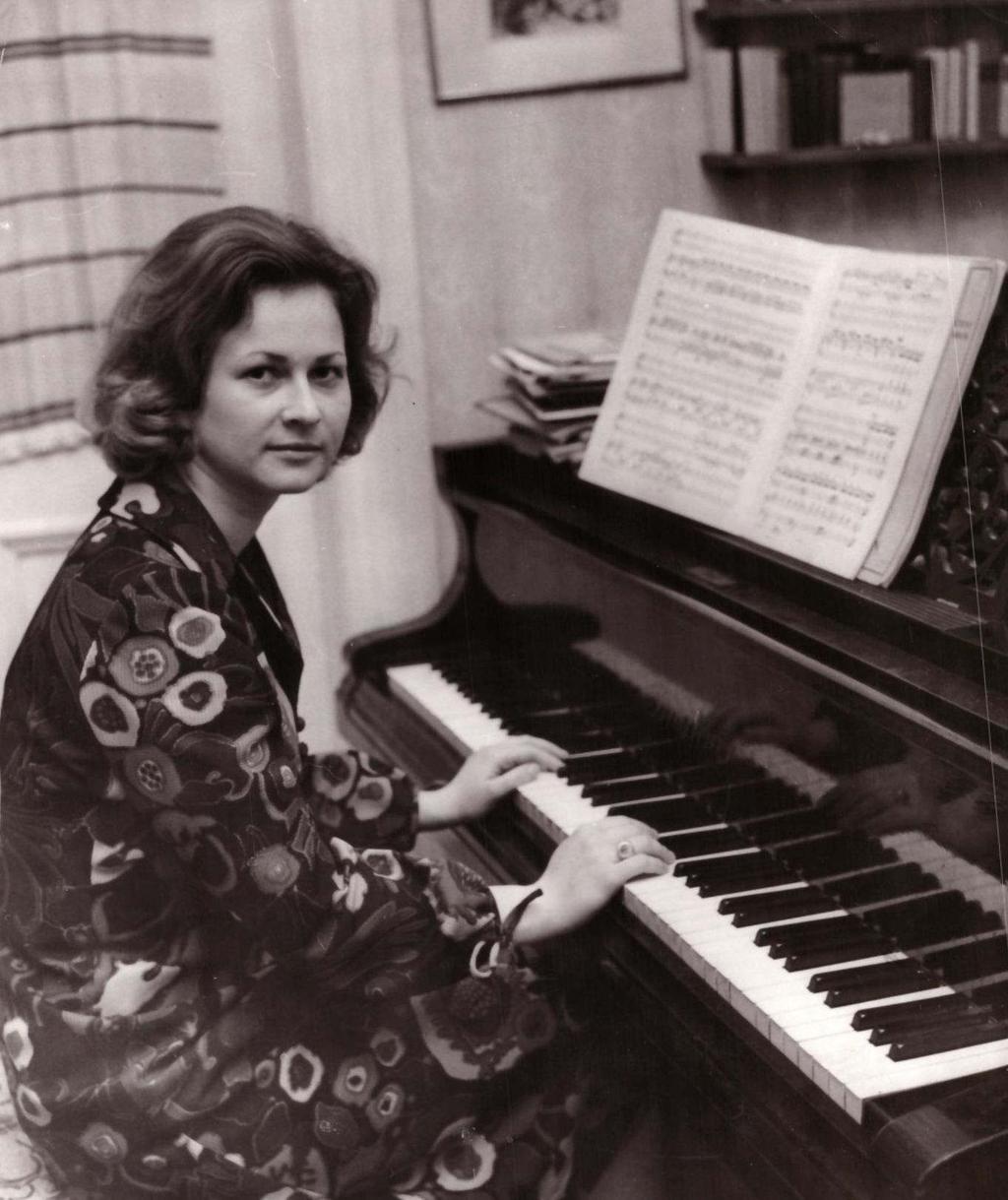 - Dörflingerné Gallai Évba (Győr, 1942. III. 22.) hegedűművésztanár (Fővárosi XIII. kerületi Állami Zeneiskola; Fővárosi Operettszínház I.