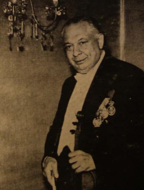 folytatott tanulmányokat 1903 után r. k. főkántor. 1904-ben megszervezte, majd vezette a mezőkövesdi r. k. énekkart, amellyel több országos és területi hangversenyen szerepelt, első díjat nyert.