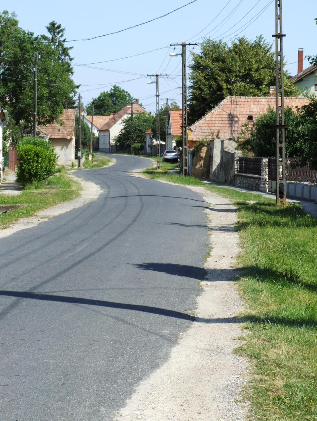 Történeti településrész A Petőfi utca mentén épült ki a történeti településrész, egységes utcaképet alkotva.