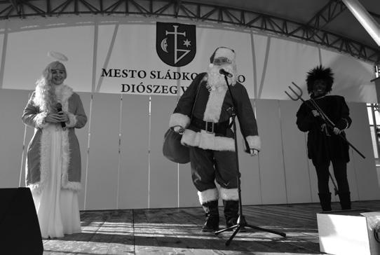Deti nielen recitovali a spievali, ale i tancovali, za čo boli odmenené balíčkom sladkostí.