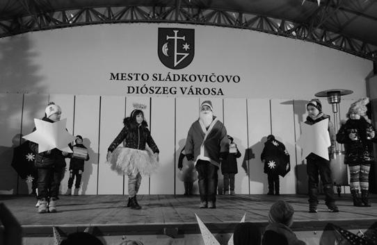 Zuzana Červenková Vianočný program materských škôl 16. december bol dňom, kedy nám detičky materských škôl navodili svojím vianočným programom nádhernú sviatočnú atmosféru.