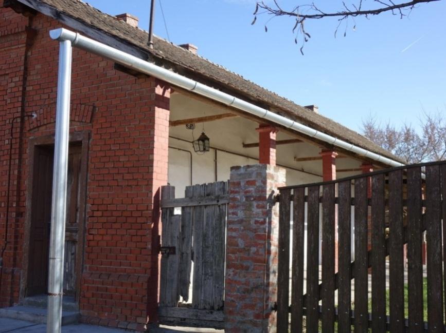 ÉPÜLETRÉSZLETEK A település helyi jellegzetességét, szépségét adják azok a részletek, melyek egyes épületekre jellemzők és sok esetben különböző változatban a település többi épületénél is