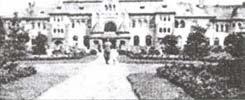 " 14 A tér az 1928-ban kiadott térképen még Csány László térként szerepelt, azt tervezték, hogy itt állítják fel Csány László szobrát.