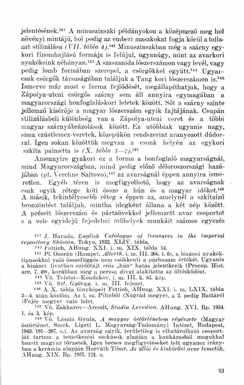 jelentésének. 141 A minuszinszki példányokon a középmező meg hol növényi mintájú, hol pedig az emberi maszkokat fogja körül a tollazat stílizálása (VII. tábla 4).