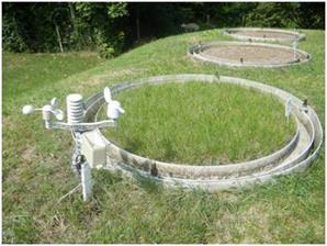 (2009) által USA, Iowa államban végzett kutatás is reprezentálja, melynek alapján a kukoricánál 0,01-0,6 mm, szójababnál 0,003-0,8 mm harmat volt jelen 3 gyenge, közepes és erős harmatot eredményező