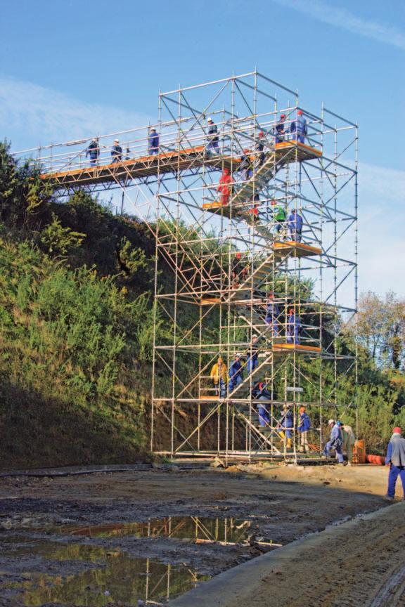 Ez a 100 vagy 125 cm-es lépcsőszélességgel együtt biztosítja, hogy ezek a lépcsők kényelmesen járhatók még ellentétes irányú forgalom esetén is.