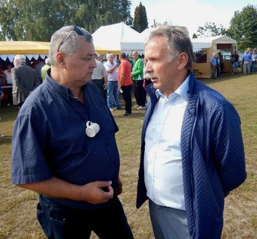 Mindenesetre a kolléganők és kollégák ebben a hangulatban töltötték a napot, ami már délelőtt tíz órakor kezdődött, hiszen a kondérokban főtt a finom ebéd, a sportpályán pedig egy focibajnokság
