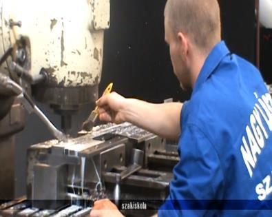 A tanulók 9. osztálytól kiemelt ösztöndíjban részesülnek.