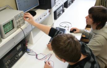 Önállóan, vagy mérnöki irányítással részt vesz gépek, géprendszerek, mechanikus berendezések, tervezésében, gyártásában, működtetésében, szerelésében, karbantartásában és javításában.