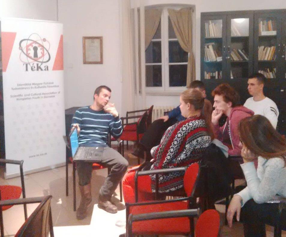 A Selye János Egyetemen kívül a nyitrai JUGYIK (Juhász Gyula Ifjúsági Klub), valamint az újonnan megalakult Pozsonyi Magyar Szakkollégium fiataljai számára prezentáltuk előadásainkat a szlovákiai