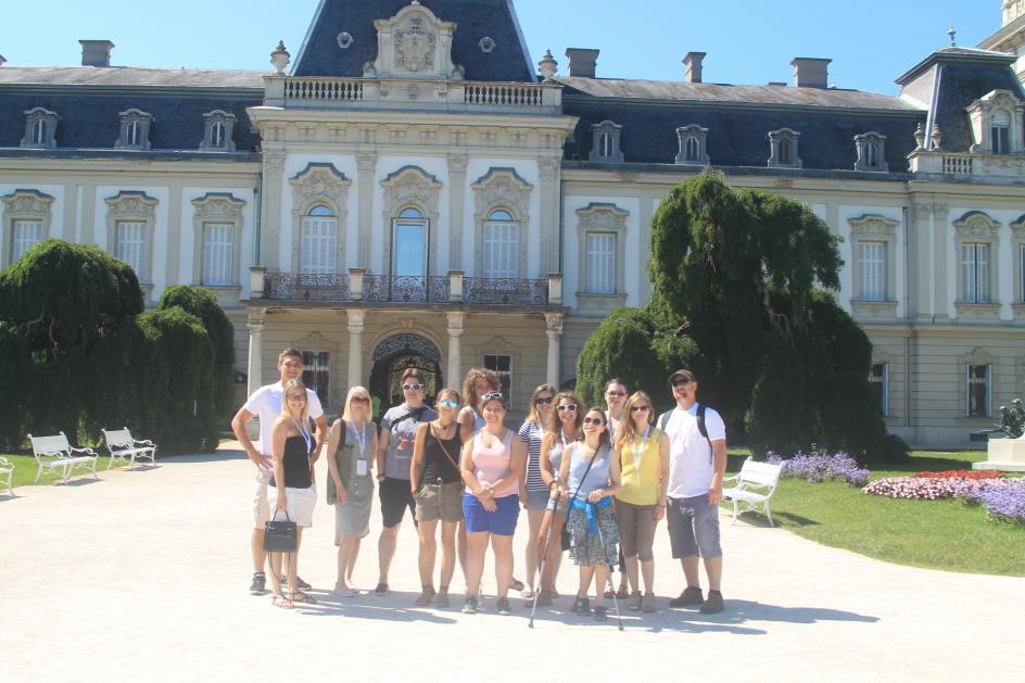 Augusztus 25-én Budapestről indultunk és közel 3 órás menetidő után érkeztünk meg vonattal Keszthelyre. Egy rövid sétával értünk el a Pethe Ferenc Egyetemi Kollégiumhoz, ahol a szállásunk volt.