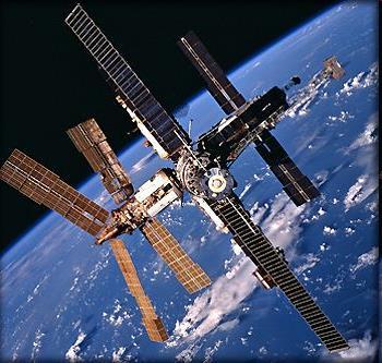 Űrállomások 1986-ban kezdte meg működését az orosz MIR űrállomás, melyen nagyon sok fontos kísérletet és
