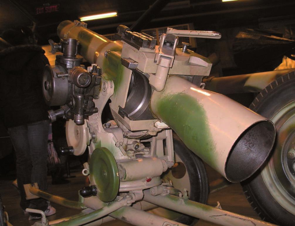 Haditechnika-történet 9. ábra. 7,5 cm-es Leichtgeschütz 40 L/15,5 nyitott zárszerkezettel két Kettenkradot 31 igényelt, egyik vontatta az ágyúkat, a másik pedig egy egytengelyű pótkocsit a lőszerrel.