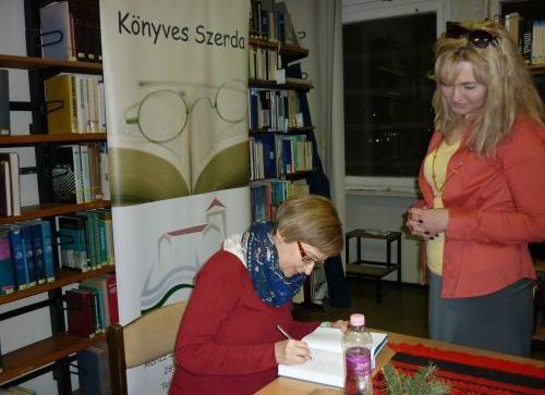 A költeményeket és a prózát Kiss Judit, Makuvek Nóra, Márkus Flóra, Petrozsényi Eszter, Staudt Laura és Teszáry Eszter Olga adták elő, énekelt Radisz Afrodité Elizavet.