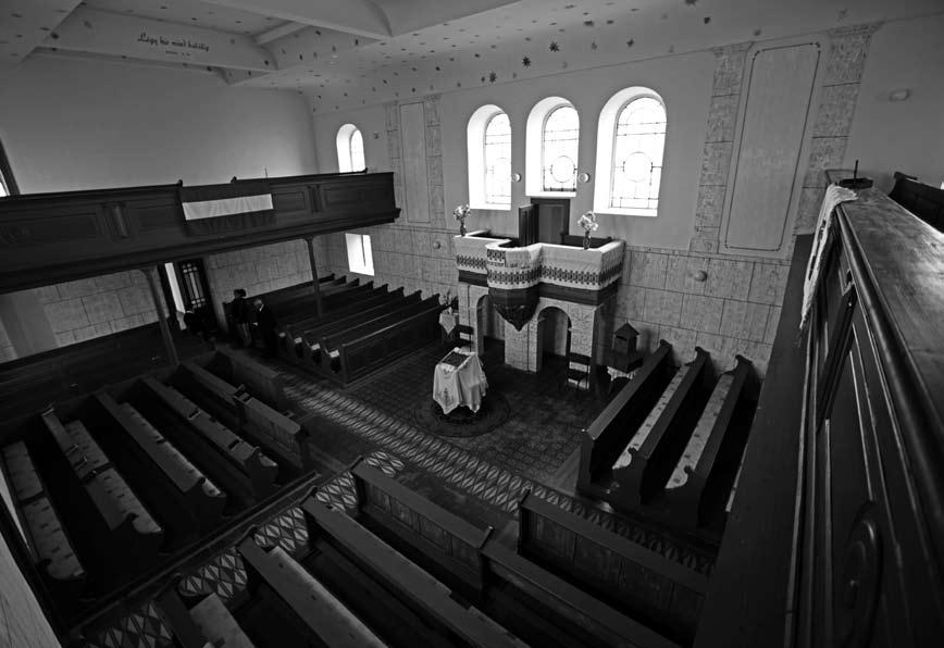 62 elv már a korai időktől épült protestáns templomok esetében is egyet jelentett a belső tér egyfajta megtisztításával: a vizuális kapcsolatot, a rálátást akadályozó és az akusztikát is befolyásoló