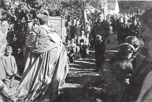 Az iskolaépítés folytatásaként 1943-ban, ugyancsak a Fő utcában (a temető alatti öreg iskola lebontása után, annak helyén) építette meg az újabb kéttantermes elemi fiúiskolát.