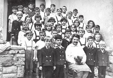 Kenedi Zoltánné és I. osztálya (1962) Itt történt az 1957-58. tanévben.