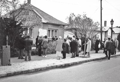Az emléktábla avató ünnepsége 208 Az emléktábla A város nagy gondossággal ápolja Fodor András emlékét. Halálának 5. évfordulóján, 2002.