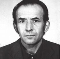 218 A gombavacsora 1987. augusztus 23-ára, hétfőre szép idő lett. Schmidt Ferenc családjával együtt úgy döntött, mivel mindenki ráért, autóval elmennek Táskára rokonlátogatóba.