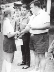 286 Vakhit Kiss József matematika-fizika-technika szakos általános iskolai tanár és felesége, a fonyódi Rózsafi Ilona magyar-orosz szakos tanárnő az 1970-es évek elején - mivel ekkor adódott üres