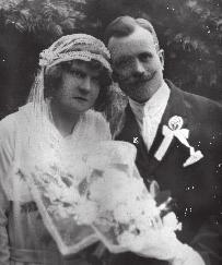 32 A tojás Az eset 1925 nyarán történt a Sándor utcában lakó Háncs Ferenc halásszal, aki előtte télen nősült. Mint újházas embert, társai munka közben állandóan ugratták.