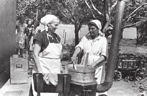 Fejes Jánosné Óvári Lajosnéval (1958)