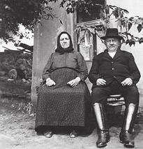 Sőt, amikor az 1930-as évek közepén nevet kellett adni minden kocsmának, és az övének még nem volt, akkor, hogy a magáét a többi fonyódi csárdától kihívóbb névvel megkülönböztesse, azt íratta ki