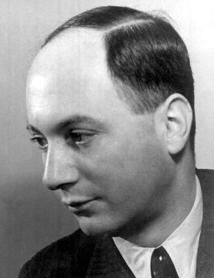 20 HÍVÓSZÓ 2. Schütz Harkányi Ede az 1930-as évek elején. Forster Központ, Tudományos Irattár Harkányi Edét 1944 júniusában vitték el a nyilasok, feltételezések szerint Bergen- Belsenben pusztult el.