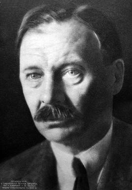 MAGYAR MÛVÉSZETTÖRTÉNÉSZEK A VÉSZKORSZAKBAN 29 Az ily működés megítélésében mindig része van az egyéni indulatnak, a politikai rokon- és ellenszenvnek, s erre a térre nem szeretnék átsiklani, de