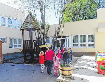 7 Püspöki áldás Ünnepi szentmisét tartott csütörtökön Spányi Antal megyéspüspök a Marianum Német Nemzetiségi Általános Iskolában, amelynek keretében megáldotta a felújított intézményt.