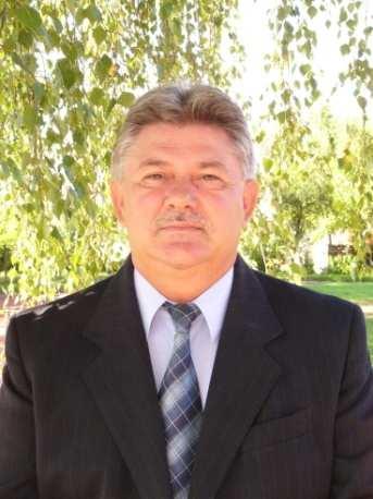 rendelkező harmad- és negyedéves tanulók a Szamos Cipőgyárban dolgoznak szalagmunkán, ahol teljesítményük alapján ösztöndíjban részesülnek.