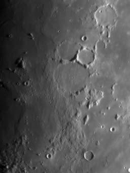 Kalendárium július 121 Imbrium-medence születésekor kirepülô, majd visszahulló törmelék alaposan elverte a környéket, feltöltötte a kráterek belsejét.