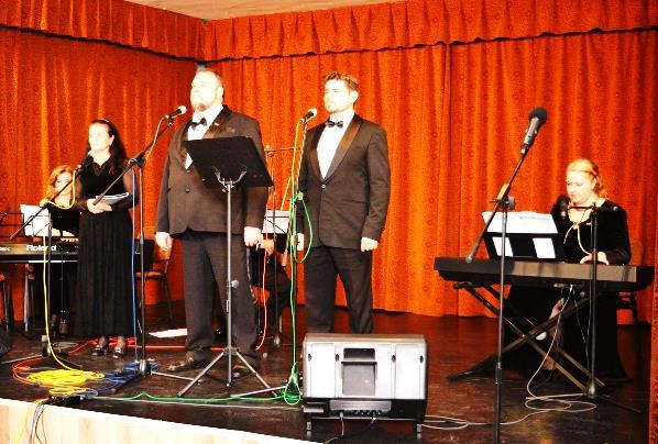 Turpinszky Béla - tenor, a Moltopera Társulat magánénekese Andrássy Frigyes 56-os Hűség a Hazához Érdemrend Nagykereszt-díjas művész basszus, a Magyar Állami Operaház címzetes magánénekese Nagy Béla