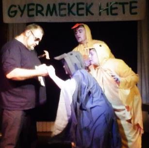 korrepetitora Interaktív zenés-verses mesejáték Kacsa Kázmérról, aki szüleinek sem