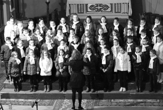 . Karácsonyi koncert KÓRUSOK Csilingelő gyermekhangok töltötték be a templomot Csodálatos karácsonyi hangversennyel zárták a tavalyi esztendőt a Bárdos Lajos Általános Iskola gyermekkórusai és