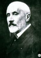 BeTeKintő 2014 Báró Eötvös Loránd (1848-1919) Nagyszerű életpályát befutott kísérleti fizikus volt: 24 évesen már egyetemi tanár (később az egyetem rektora), 35 évesen az MTA rendes tagja, 41 évesen