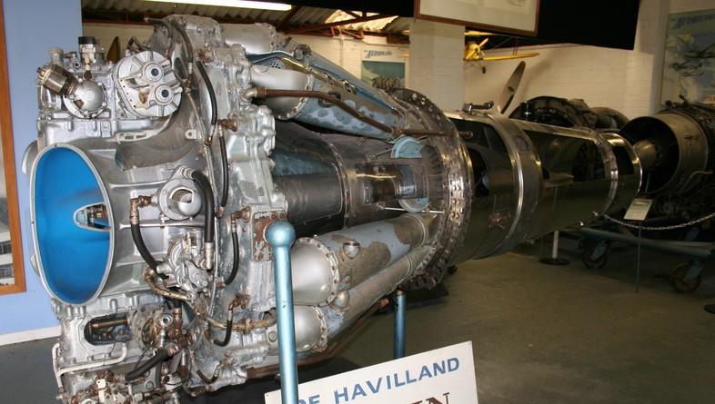 Egy másik korai brit hajtómű volt a Frank Halford által tervezett De Havilland Goblin, melyet a Lockheed P-40 erőforrása volt.