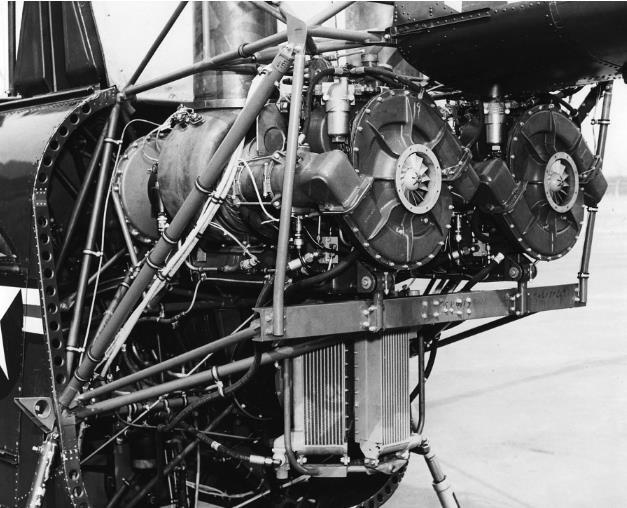 Ilyen volt Charles Kaman, amerikai mérnök K-225 típusú szinkroptere, melybe 1951-ben egy Boeing 502-2-es gázturbinás hajtóművet épített be, amely 130 kw teljesítményű volt.