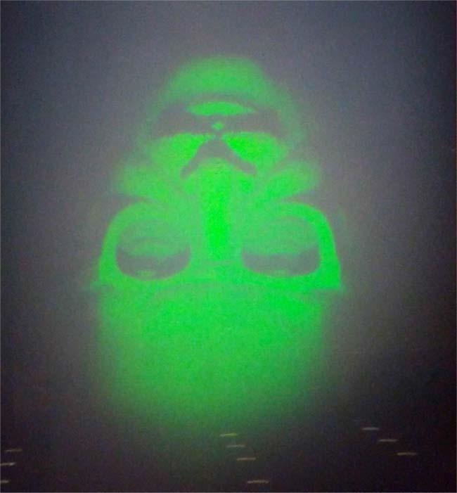 16. ábra. Kampf József szobrászmûvész BME kertben található Gábor Dénes szobráról Szabó Sándor készítette azt a hologramot, ami az egyetem Informatikai épületében állandóan megtekinthetõ.