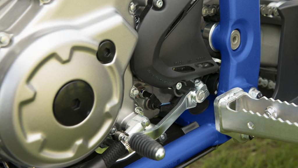 A YFM700R motorja kimagasló erőt és nyomatékot biztosít, üzemanyagbefecskendező rendszere pedig gazdaságosabb fogyasztást és kevesebb károsanyag-kibocsátást eredményez.