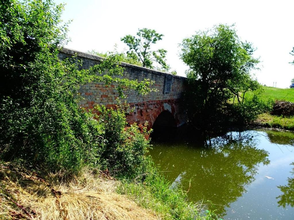 A település örökségéhez tartozik a régi Millér híd, amely jelképes, a két