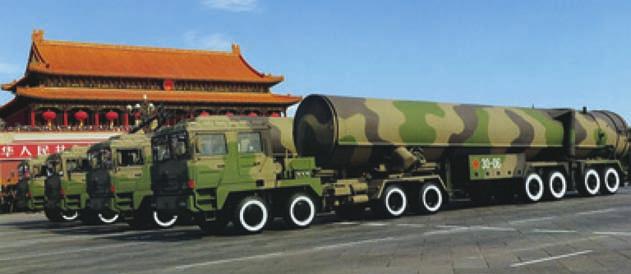 Tanulmányok 16. ábra. A DF 31A ICBM még 2009-ben, a TEL szállító járművén Ez lényegében azonos kialakítású az F 22 Raptorral és előbbre van az orosz Szu 50 gépnél.
