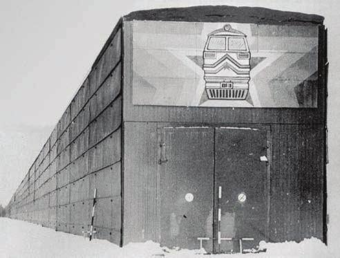 Az áttervezett rakéta 15D305 jelű, 53,7 t tömegű, 9,7 m hoszszú első fokozata 2060 kn vákuumban mért tolóerőt fejtett ki, kormányzása kormányfúvókákkal történt.