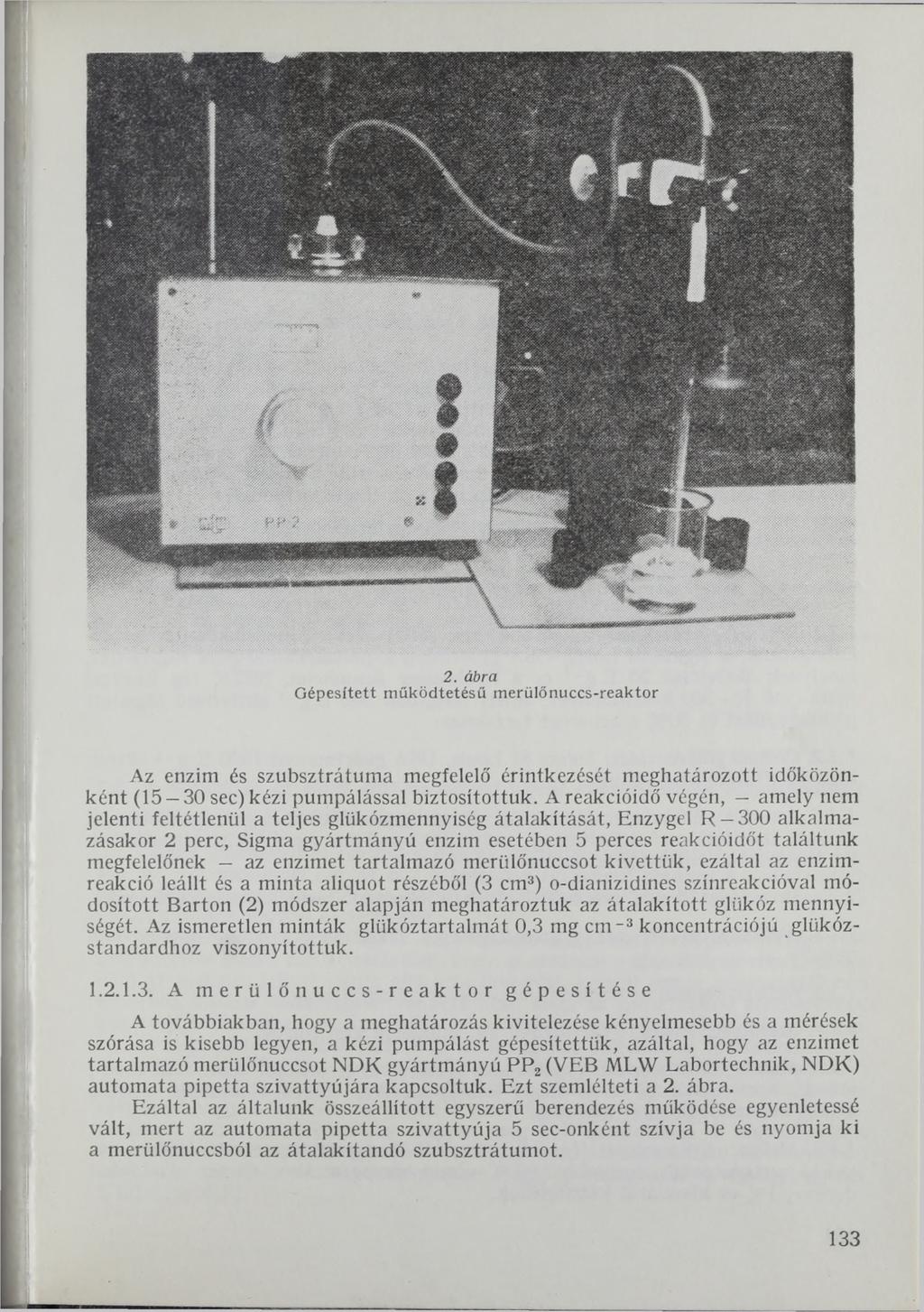 2. ábra G épesített m űködtetésű m erülőnuccs-reaktor Az enzim és szubsztrátuma megfelelő érintkezését meghatározott időközönként (15 30 sec) kézi pumpálással biztosítottuk.