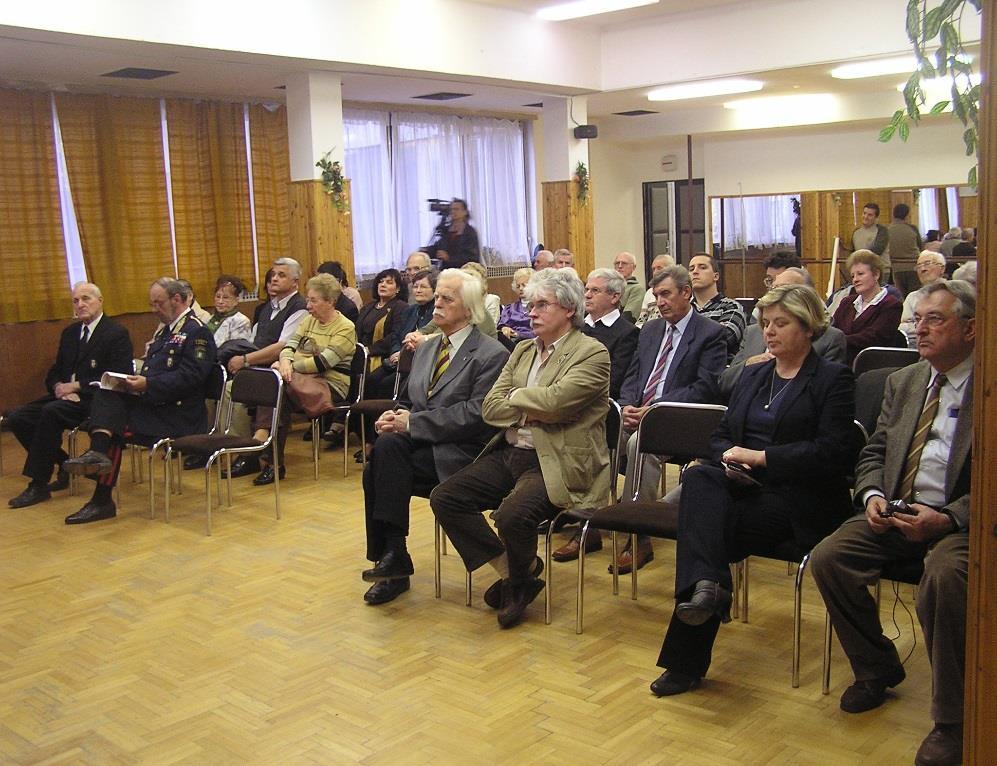 író, műfordító, Szakály Sándor történészprofesszor és dr.